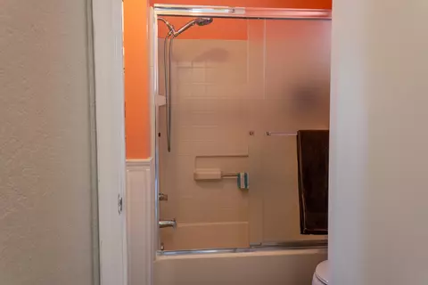 Bath - 106 Knox Dr, Elephant Butte, NM 87935 photo 6 of 6