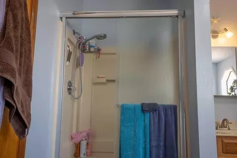 Bath - 106 Knox Dr, Elephant Butte, NM 87935 photo 4 of 6