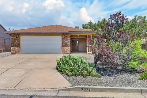 7221 Sunlight Peak Dr NE, Rio Rancho, NM 87144