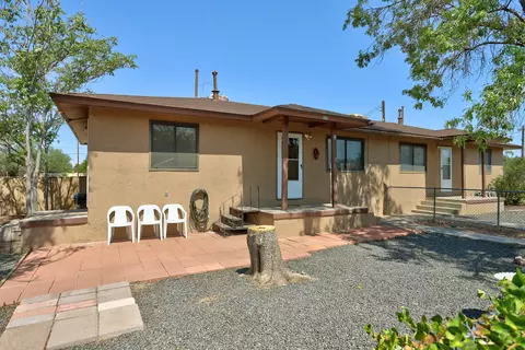 321 Wayne Rd NW, Los Ranchos, NM 87114