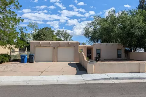 22 Garden Park Cir NW, Albuquerque, NM 87107