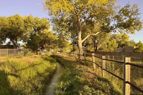 2914 Mountain Rd NW, Albuquerque, NM 87104