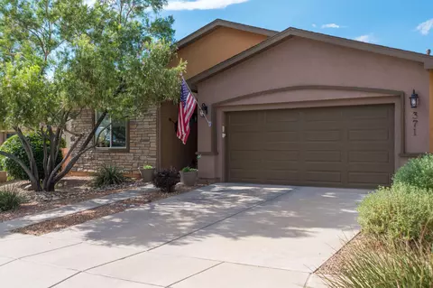 371 Zuni River Cir SW, Los Lunas, NM 87031