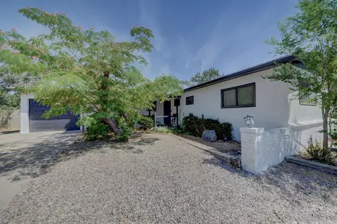 5804 Chaparral Cir NW, Albuquerque, NM 87114