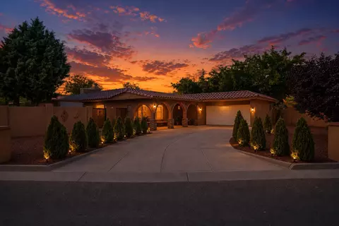 4900 Fairfax Dr NW, Albuquerque, NM 87114