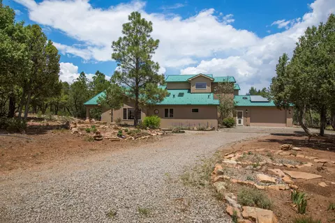 29 Upper Juan Tomas Rd, Tijeras, NM 87059