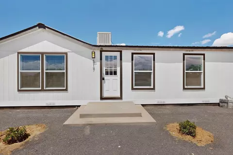 517 E First St NE, Rio Rancho, NM 87124