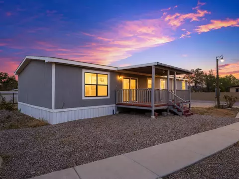 5220 Cerritos Ave, Los Lunas, NM 87031