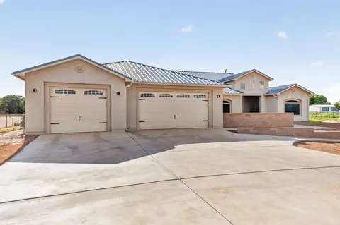 134 Orona Rd, Los Lunas, NM 87031