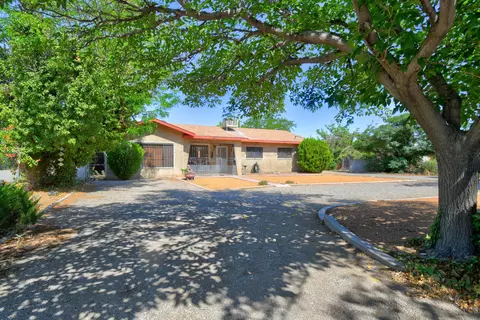 1513 Aragon Rd SW, Albuquerque, NM 87105