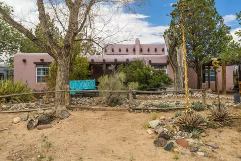 527 Mesilla St NE, Albuquerque, NM 87108