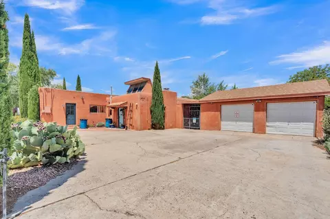 2213 Dora Ave NW, Albuquerque, NM 87104