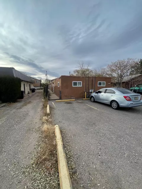 525 Valencia Dr SE, Albuquerque, NM 87108