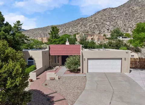 2524 Madre Dr NE, Albuquerque, NM 87112