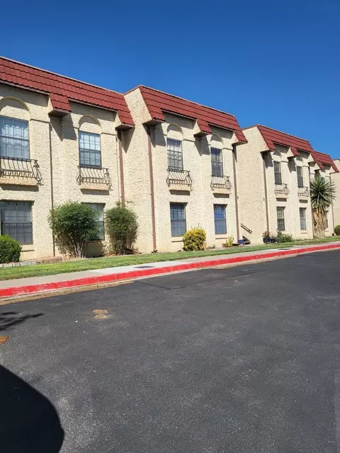 831 Country Club Dr SE #2D, Rio Rancho, NM 87124