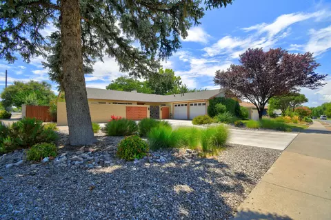 7516 Bellrose Ave NE, Albuquerque, NM 87110