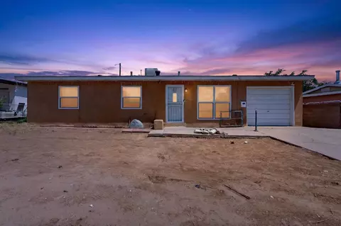 1004 Maxine St NE, Albuquerque, NM 87112