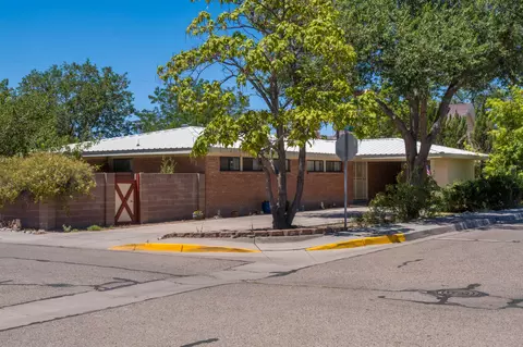411 Schmidt Pl SW, Los Lunas, NM 87031