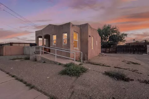 522 Montano Rd NW, Albuquerque, NM 87107