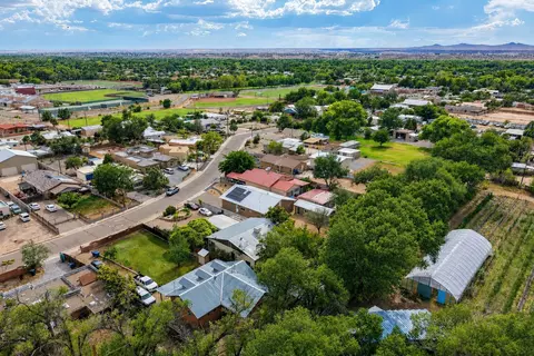 1423 Van Cleave Rd NW, Albuquerque, NM 87107