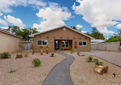 1423 Van Cleave Rd NW, Albuquerque, NM 87107