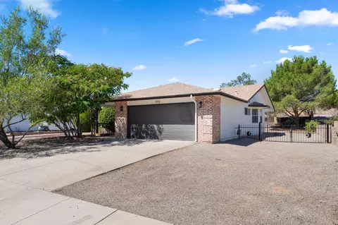2513 Twin Buttes Dr NE, Rio Rancho, NM 87144