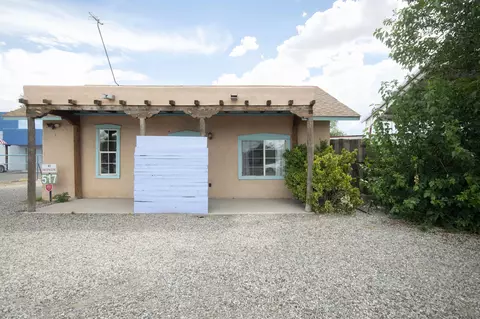 517 E Reinken Ave, Belen, NM 87002