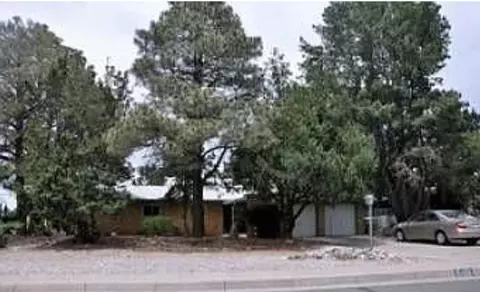 6101 Mitchell Ave SE, Albuquerque, NM 87108