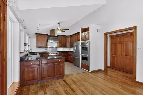 Kitchen - 26 Juniper Hill Loop, Cedar Crest, NM 87008 photo 2 of 6