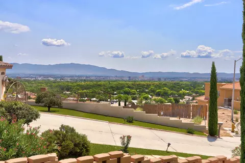 529 La Bajada Ct NW, Albuquerque, NM 87105