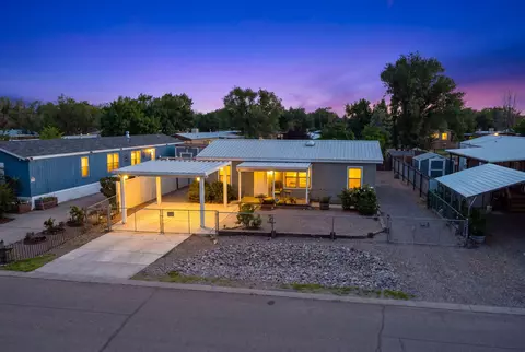 1109 Serafin Ct SE, Los Lunas, NM 87031