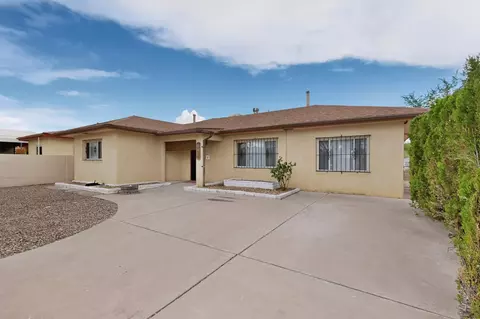 341 60th St NW, Albuquerque, NM 87105