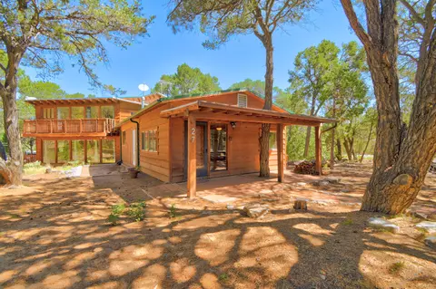 27 La Cresta Cir, Tijeras, NM 87059