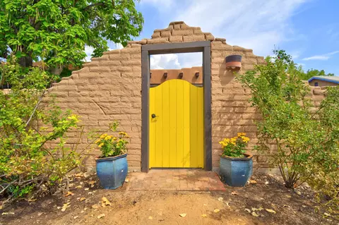 32 Priestly Pl, Corrales, NM 87048