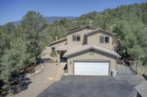 27 Forest Rd, Tijeras, NM 87059