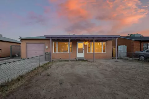 417 Rhode Island St NE, Albuquerque, NM 87108