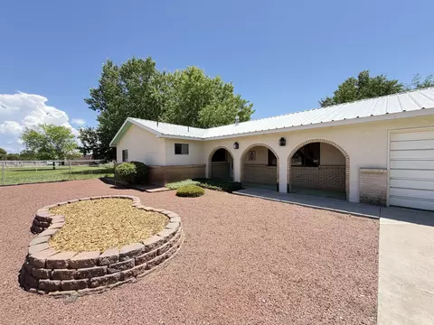 2740 Valle Grande Rd SW, Albuquerque, NM 87105