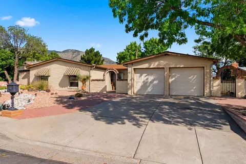 11900 El Solindo Ave NE, Albuquerque, NM 87111