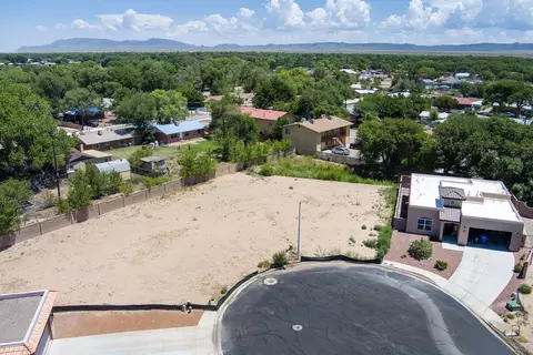 460 S Dennis Ct NE, Los Lunas, NM 87031