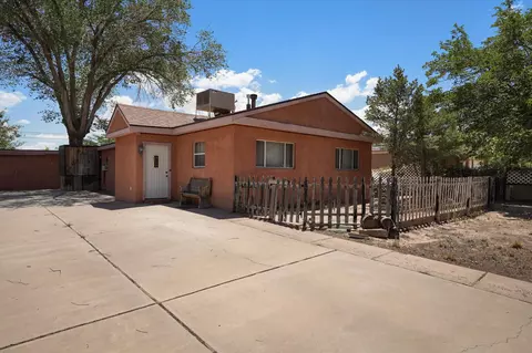 736 56th St NW, Albuquerque, NM 87105