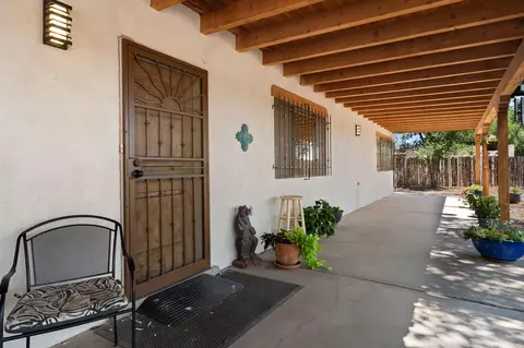 13 Vista De Las Cruces Rd, Los Lunas, NM 87031