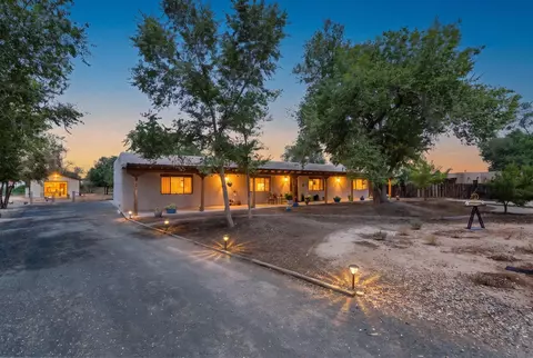 13 Vista De Las Cruces Rd, Los Lunas, NM 87031