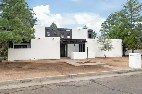 1070 Matador Dr SE, Albuquerque, NM 87123