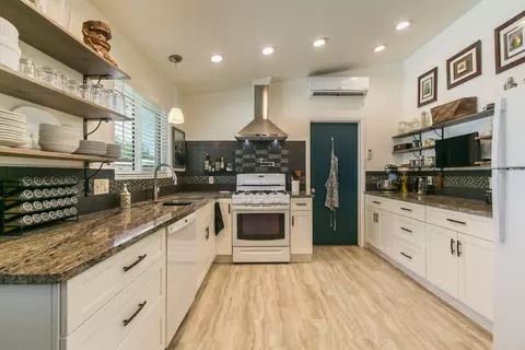 4128 Sunland Cir NW, Albuquerque, NM 87107