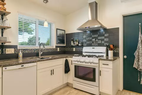 4128 Sunland Cir NW, Albuquerque, NM 87107