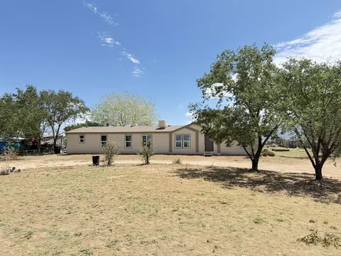 4 Mesita Ln, Los Lunas, NM 87031