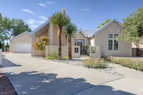 2204 Via Granada Pl NW, Albuquerque, NM 87104