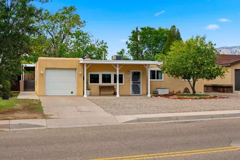 9717 Snowheights Blvd NE, Albuquerque, NM 87112