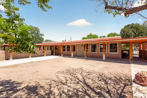 251 Sichler Dr SW, Los Lunas, NM 87031