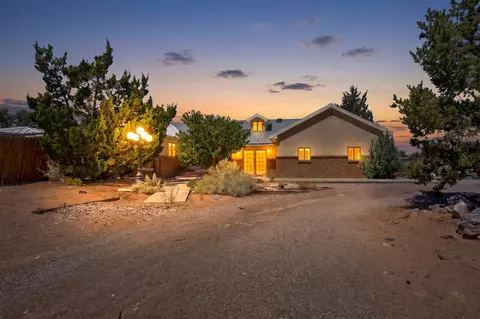 135 Reclining Acres Rd, Corrales, NM 87048
